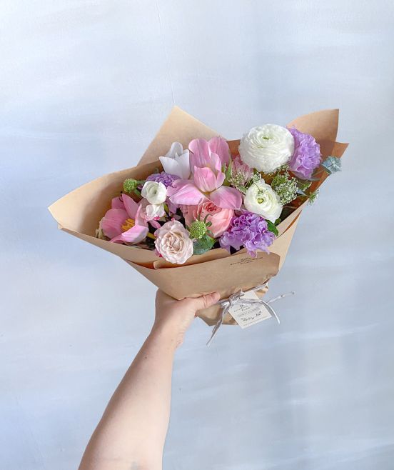 Equador Rhoslyn Roses, Scabiosa, Hellebores, Anthurium Bouquet